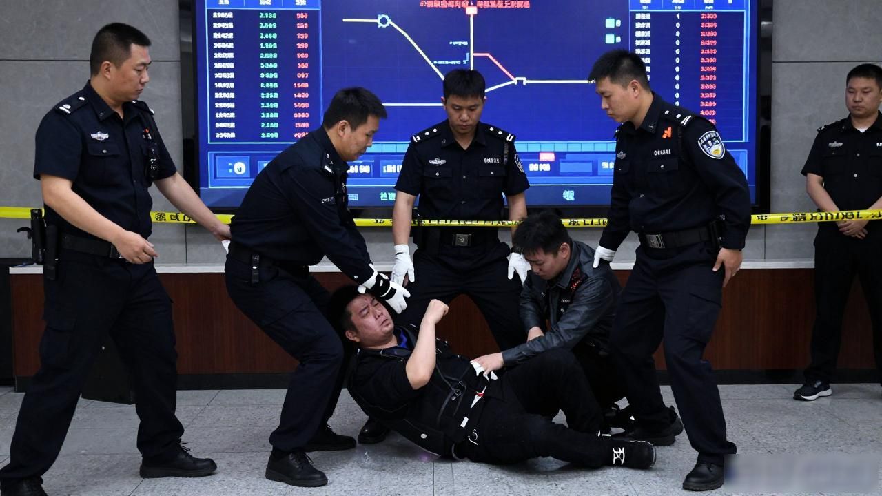 成都数字货币案抓获视频曝光，办案人员透露的抓捕细节全整理